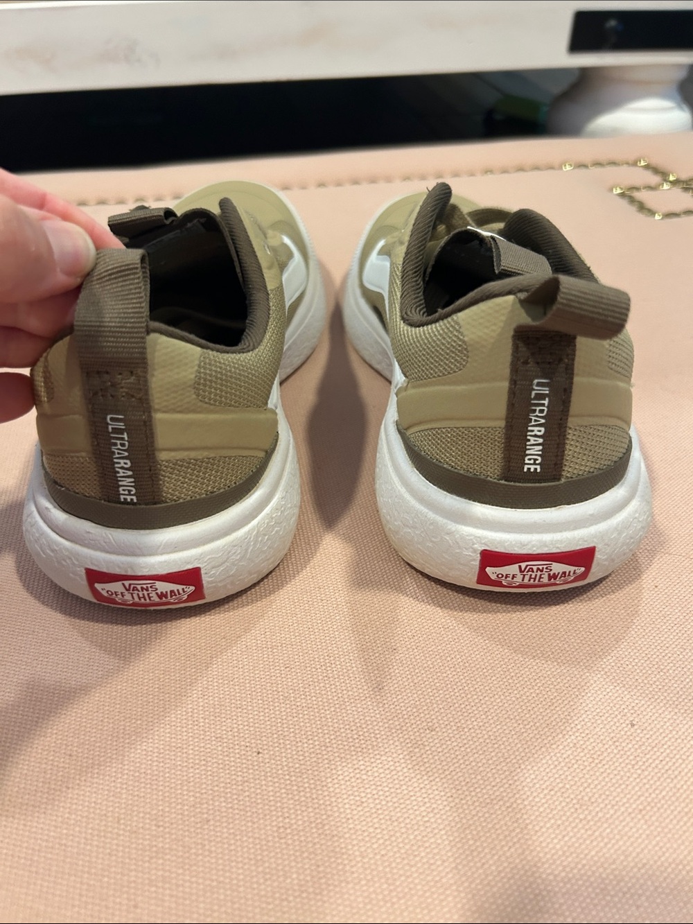 NWOT Vans UltraRange UltraCush Big Kid’s Size 3.5 Tan and White Low-Top Sneakers - Picture 4 of 7